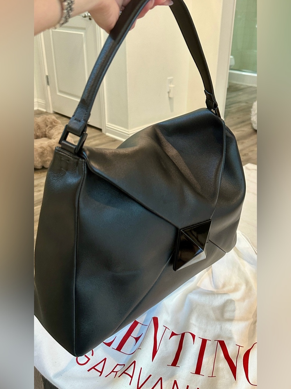 Valentino Garavani Black Shoulder Bag - Picture 4 of 10